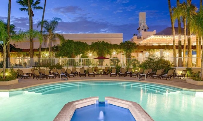 Downtown Station Balnéaire | Four Great Family Units, Pool and Parking