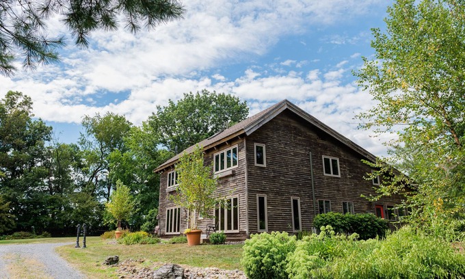 Robesonia Autre | Four Oaks Farm w/Horse Barn, Patio & Gardens
