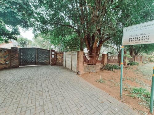 Lephalale Maison | Four Seasons Guesthouse - Hardekool 7
