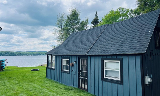 Eagle Bay Cabine | Fourth Lake Getaway Lodges ~ Waterfront 4-Plex ~ Daybreak Lodge