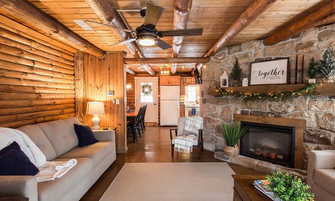 Bowmansville Cabine | Log Cabin confortable dans les bois surplombant le ruisseau