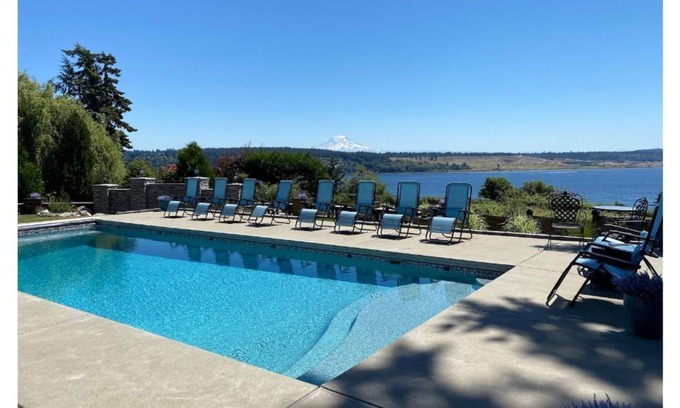 Fox Island Appartement | FOX LODGE - Relax. Refresh. Restore. (2-bdrm, pool, hot tub & view!)