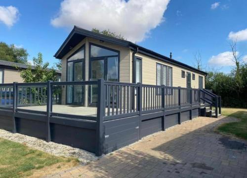 Westmarsh Cabine | Foxhunter Park Luxury Lodge