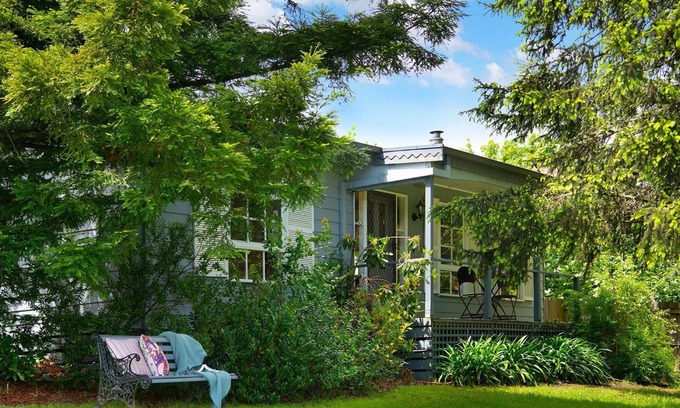 Daylesford Maison | Foxmere - Pet Friendly with Spa in the heart of Daylesford!