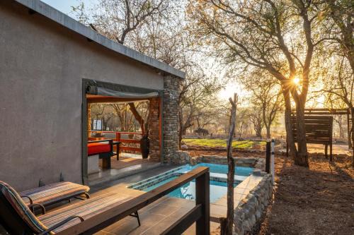 Marloth Park Cabine | Foxy Crocodile Bush Lodge & Kruger Safari's - No Loadshedding