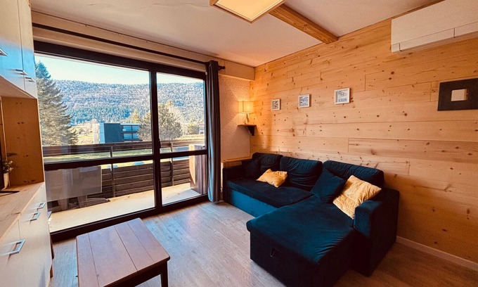 Autrans-Meaudre-en-Vercors Appartement | Appartement rénové avec balcon, proche centre et pistes, parking, 5-7 pers, Résidence Les Éperouses