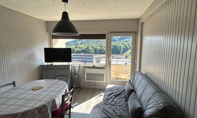 Besse-et-Saint-Anastaise Appartement | Appartement rénové cosy au centre de Super Besse