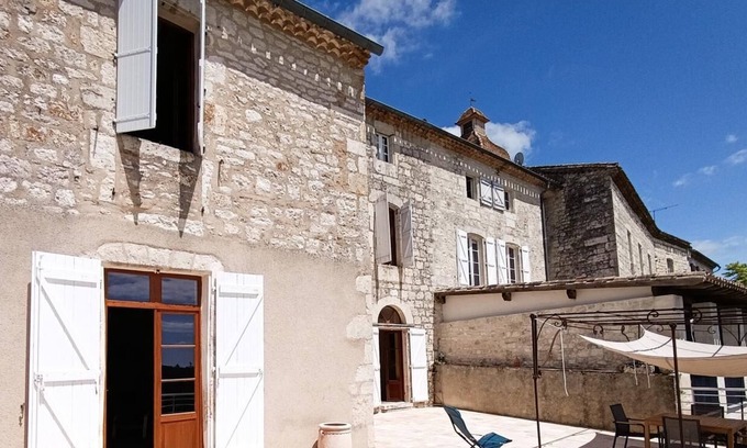 Castelnau-Montratier-Sainte-Alauzie Maison | In the heart of a Bastide