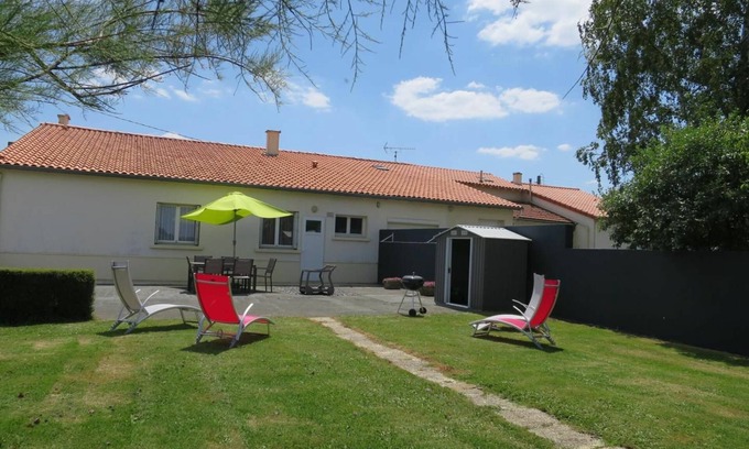 Saint-Georges-des-Gardes Cottage | Gîte familial avec belle cour, 3 chambres, proche vignobles et activités, au calme en campagne angevine
