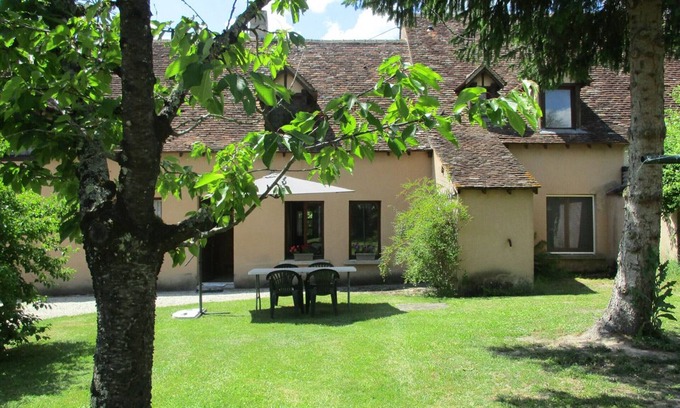 Rosnay Cottage | Gîte familial au cœur du parc de La Brenne avec étang privé, cheminée, Wi-Fi et animaux acceptés