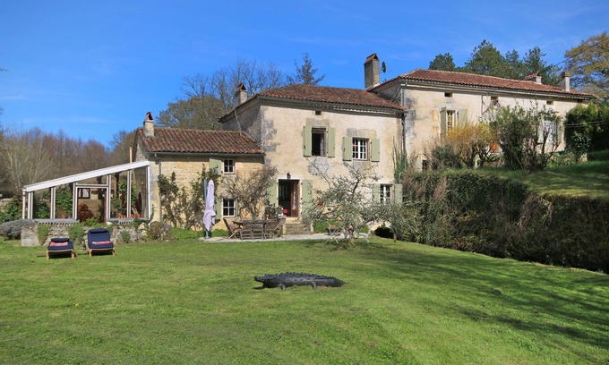 Mareuil en Perigord Maison | A charming old Water Mill in Perigord, surrounded by nature