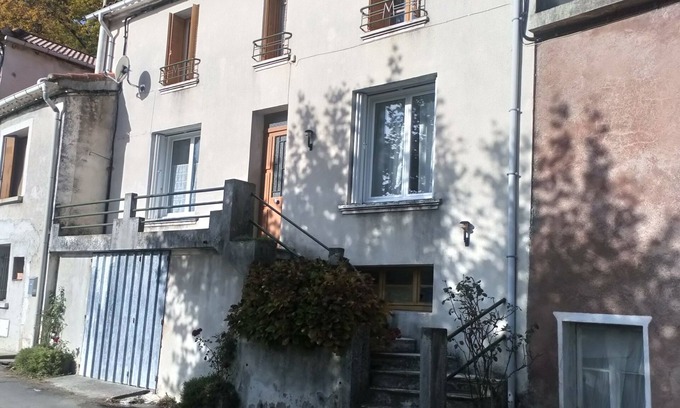 Saint-Etienne-Vallee-Francaise Maison | grande maison de village