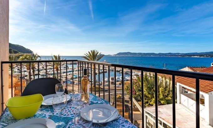 La Madrague Maison | La Corniche by Interhome