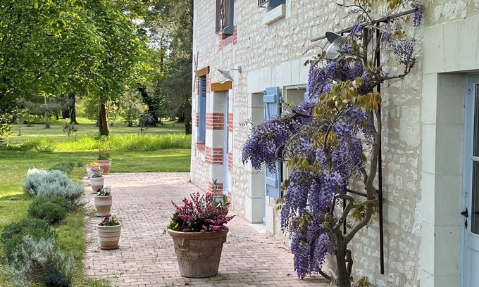Saint-Gervais-les-Trois-Clochers Maison | Farmhouse in Poitou