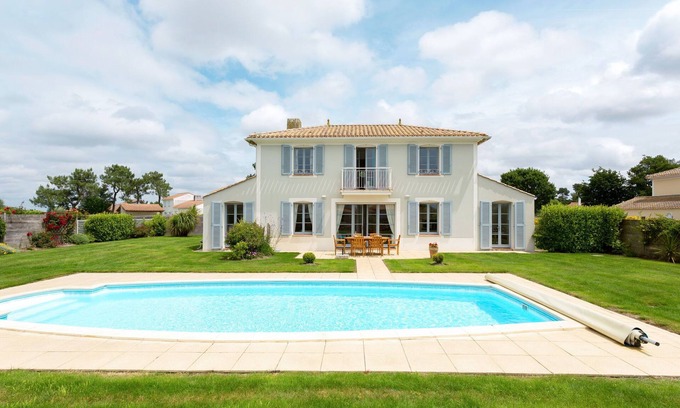 L'Aiguillon-sur-Vie Maison | Le Domaine de Fontenelles by Interhome