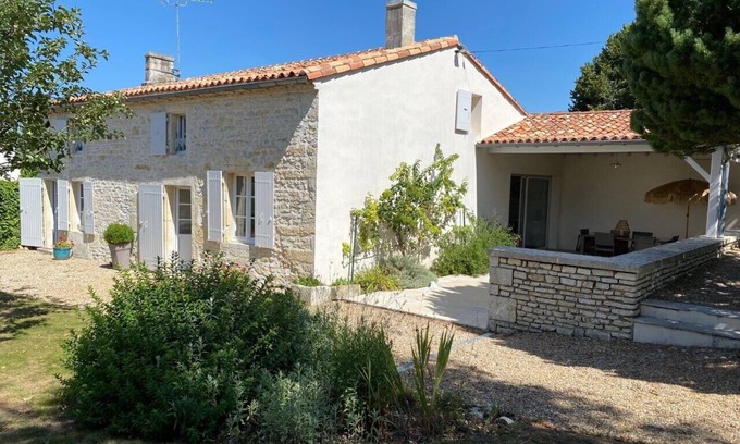 Saint-Hilaire-de-Villefranche Maison | Maison au calme à la campagne - décor soigné - pour 6 personnes