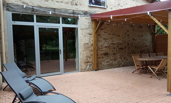 Saint-Martin-Lars-en-Sainte-Hermine Maison | Quiet, well-located house with indoor swimming pool. Ideal for families with pets!