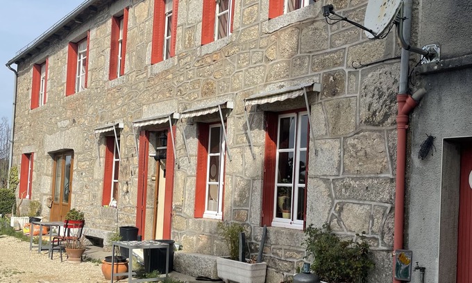 Saint-Symphorien-de-Thenieres Appartement | Aubrac nature gite sleeps 6