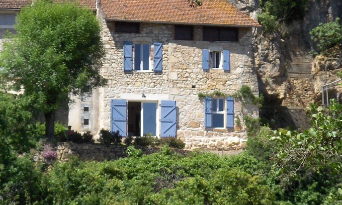 Tour-de-Faure Maison | Belle maison quercynoise indépendante face à la plage de Saint Cirq Lapopie