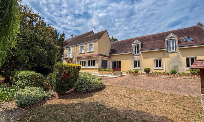 Faverolles Cottage | Maison de vacances avec grande piscine et tennis, proche du Zoo de Beauval et des Châteaux de la Loire
