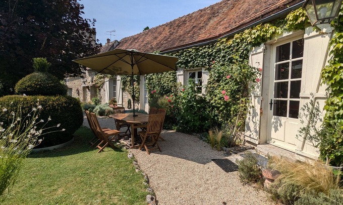 Yevre-le-Chatel Cottage | Maison XVIIIe avec jardin privatif - Yèvre le Châtel