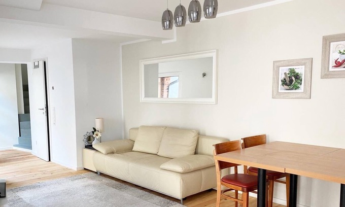 Wachenbuchen Appartement | Fr06 Möbliertes Wohnen in Maintal bei Frankfurt, 80qm, 3 Zimmer, 1. und 2.og, Max. 5 Personen