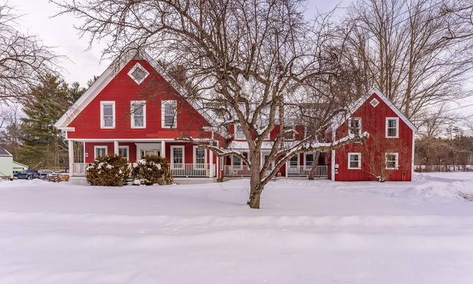 Franconia Appartement | Franconia Fab: 2BR 1BA Ski Retreat nr Cannon Mtn-Kid & Fido Friendly!