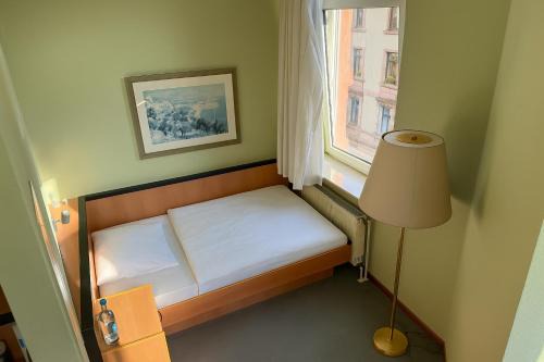 Bahnhofsviertel Appartement | Frankfurt Central Apartment Neorenaissance