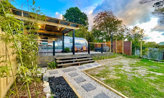 Katoomba Maison | Frankie the Silver Bullet Airstream - Unique and Retro, Outdoor Jacuzzi, Couple's Oasis, Private Solo Retreat, BBQ
