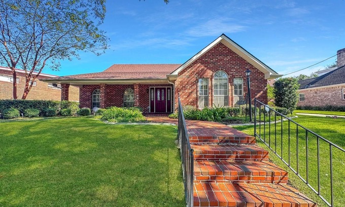 Gentilly Terrace Maison | Franklin Manor- Just minutes away from the French Quarter and Lake Pontchartrain