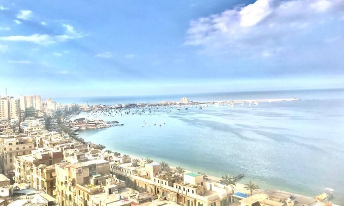 Al-Manshiyah Appartement | Apt de luxe dans le centre-ville d'Alexandrie, vue sur la mer, boutiques et restaurants tout autour