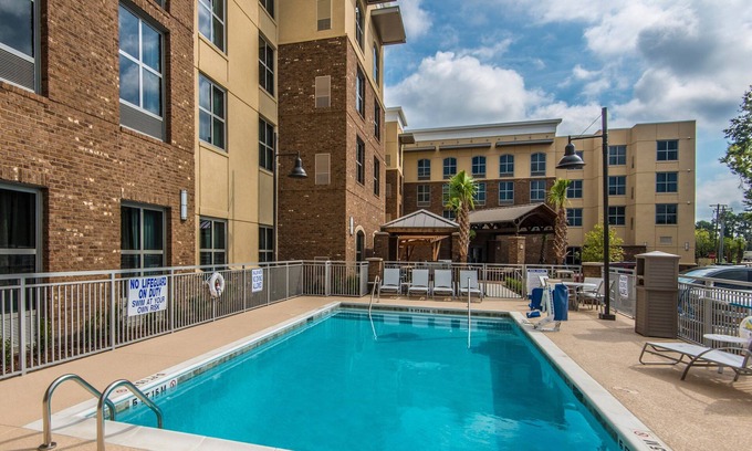 Charleston Copropriété | Wi-Fi gratuit + petit-déjeuner buffet gratuit + piscine extérieure | Suite accessible aux malentendants