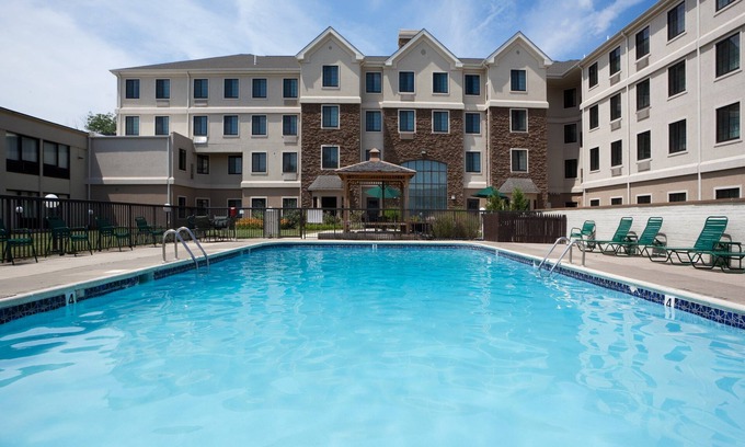 Christiana Copropriété | Free Breakfast. Pool. 10 Min Drive to the University of Delaware!