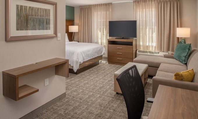Hillsboro Appartement | Free Breakfast. Pool. Gym. Great for Business Travelers!
