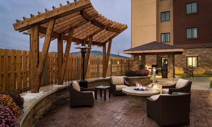 West Omaha Appartement | Petit déjeuner gratuit. Piscine et bain à remous. Idéal pour les voyageurs d'affaires!
