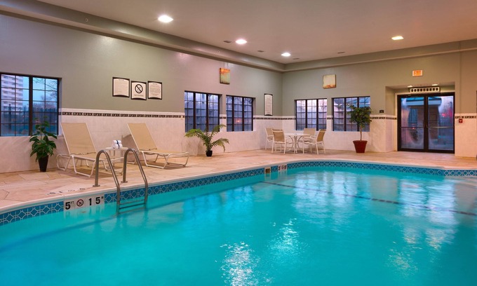 Peoria Copropriété | Free Breakfast. Pool & Hot Tub. Close to St. Francis Medical Center!