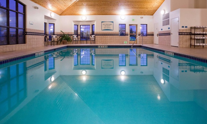 Maple Grove Copropriété | Petit déjeuner gratuit. Piscine et bain à remous. Gym. Près des magasins premium d'Albertville!
