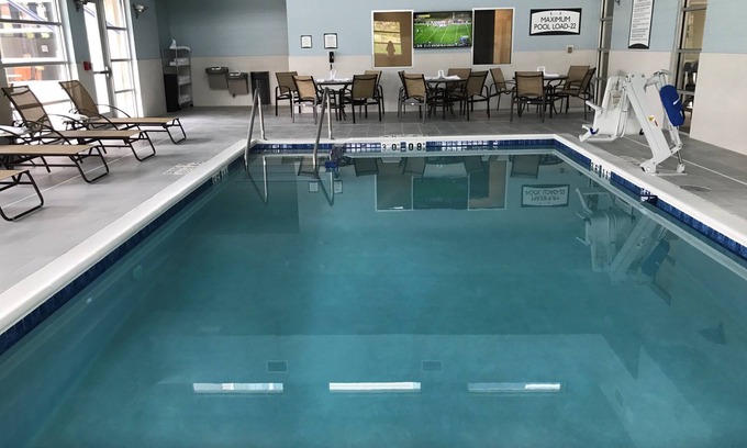 Madison Copropriété | Petit déjeuner gratuit. Piscine avec toboggan. Près des jardins botaniques d'Olbrich!