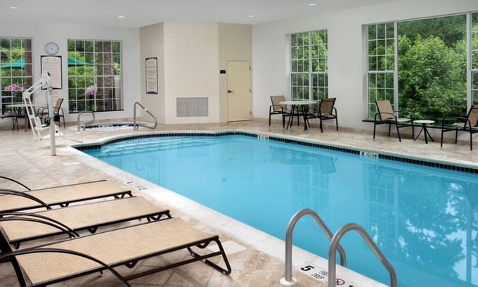 North Brunswick Copropriété | Petit déjeuner gratuit. Piscine et bain à remous. Idéal pour les voyageurs d'affaires!