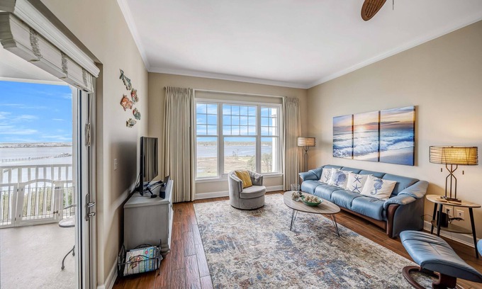 Upper Grand Lagoon Copropriété | FREE Daily Golf! Reflections 805 Amazing Top Floor View, Resort Pool, Hot Tub
