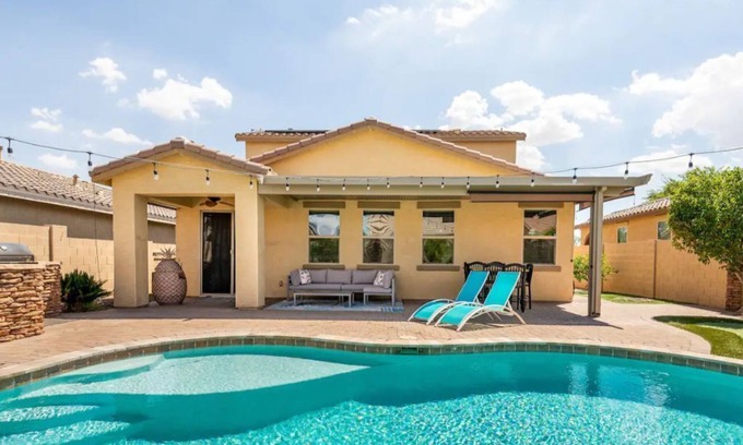 Surprise Farms Maison | Free Heated Pool, Hot Tub, Built in Grill.