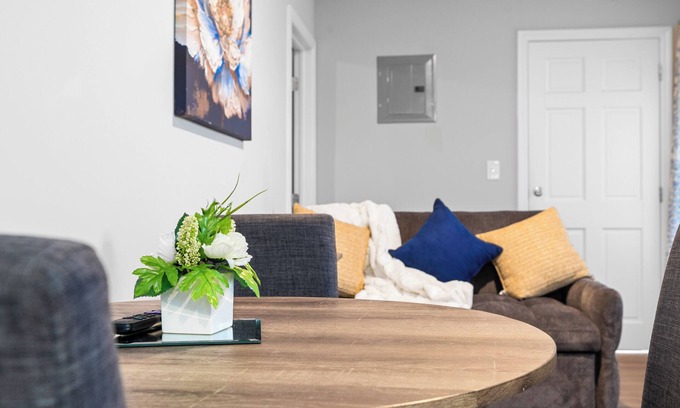 Utica Appartement | Free Parking, Laundry, Wi-Fi, near Down Utica NY4