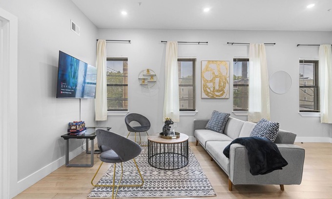 Ironbound District Appartement | Free Parking Modern Duplex-Central Location-close to Train+EWR