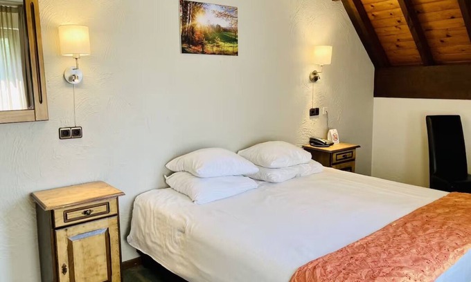 Lekkerkerk Hôtel | Free Parking | Outdoor Pool & Terrace Dining in a Relaxing Countryside Setting