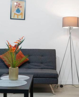 Greenock Appartement | Free Parking - Sleeps 6 - Central - New Interior