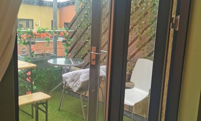 The Westside Appartement | Free parking-Tempur mattress- Self-checkin House