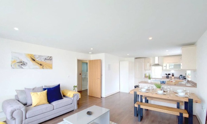 Newham Appartement | Free Parking: Two Bed Apartment London Docklands