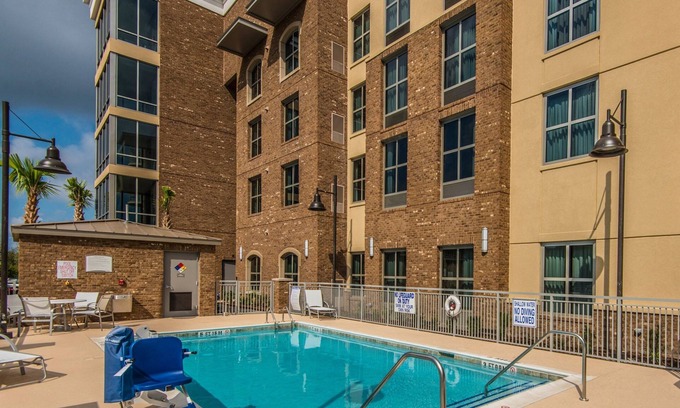 Charleston Copropriété | Wi-Fi gratuit + petit-déjeuner buffet gratuit + piscine extérieure | Super endroit!
