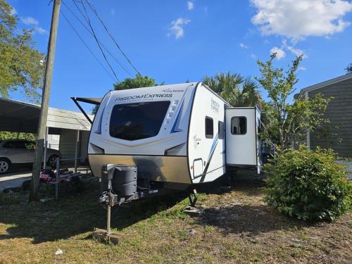 Cocoa Autre | Freedom Express RV