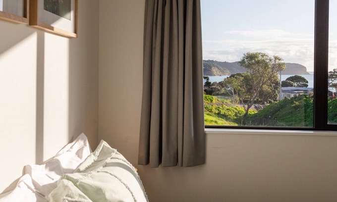 Omapere Maison | Freese Cottage, Omapere (views of the stunning Hokianga Harbour)